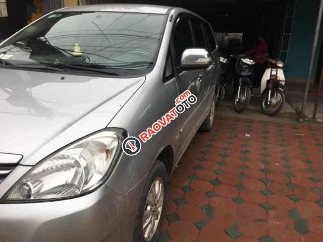 Bán xe Toyota Innova đời 2011, màu bạc-1