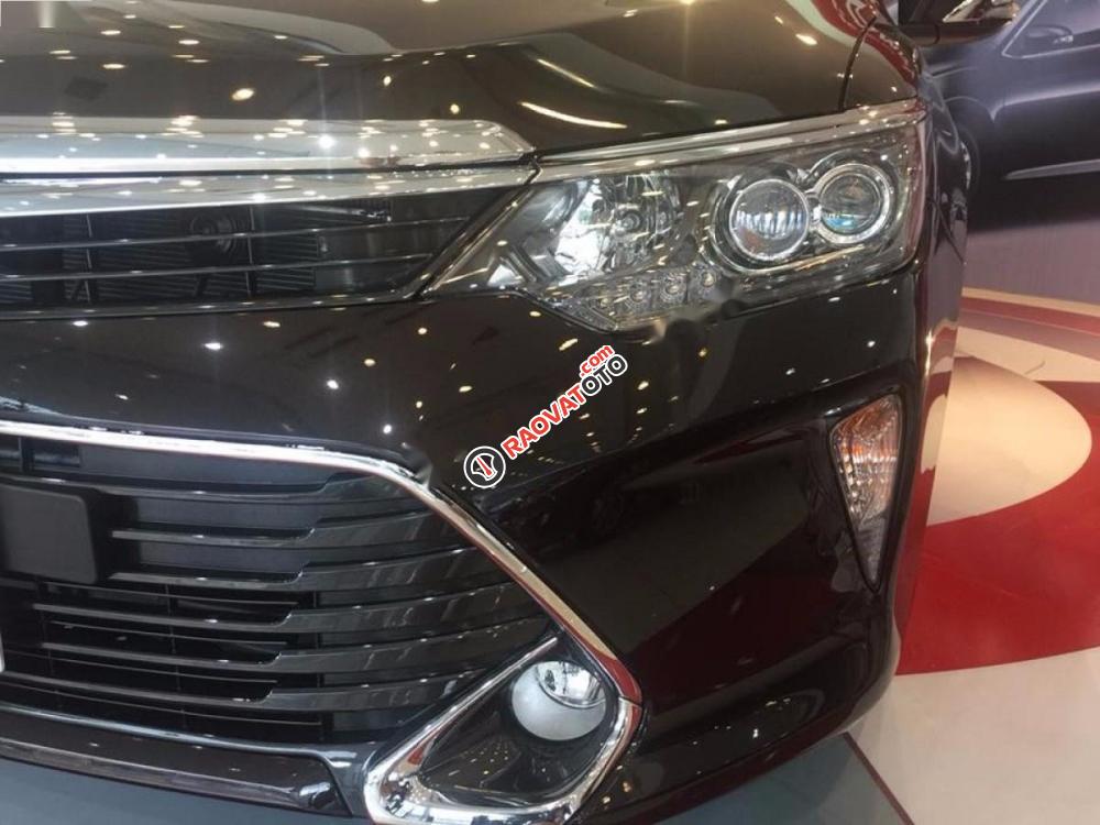 Bán Toyota Camry 2.0E đời 2017, màu đen, 947 triệu-2