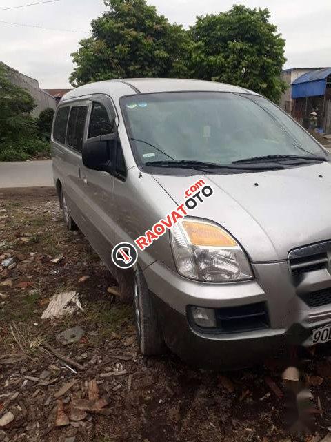 Bán ô tô Hyundai Starex đời 2004, màu bạc số sàn-4