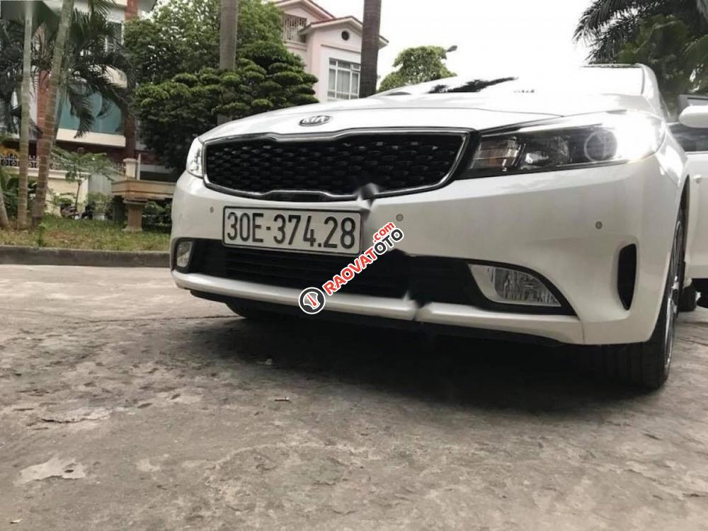 Cần bán xe Kia Cerato AT đời 2016, màu trắng số tự động-1