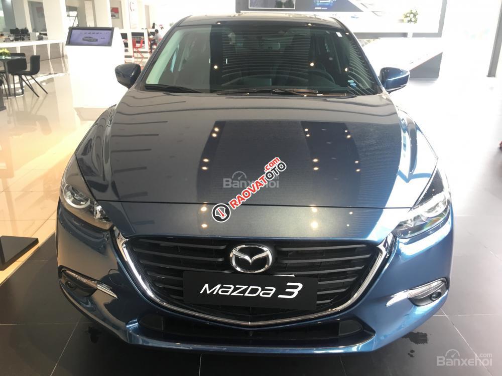 Mazda Phạm Văn Đồng giao ngay Mazda 3 Facelift 2017 đủ 8 màu, hỗ trợ trả góp tới 90%- LH 0977.759.946-3