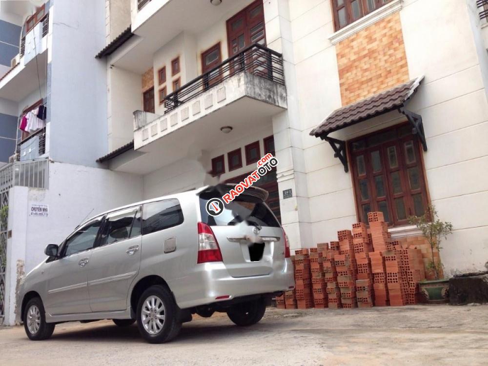 Bán Toyota Innova 2.0E sản xuất 2013, màu bạc -3