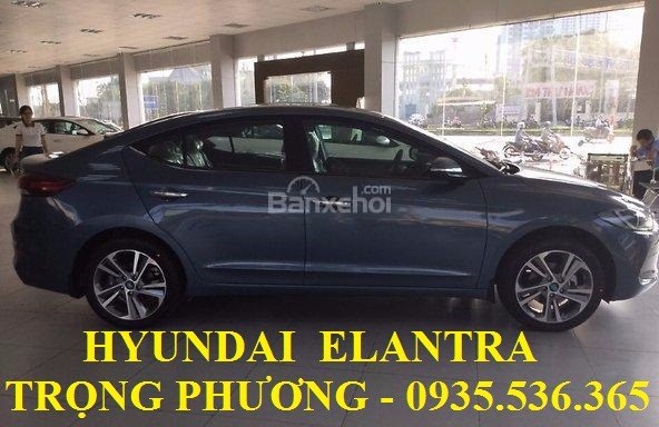 Cần bán Hyundai Elantra đời 2017, màu đen, nhập khẩu-6