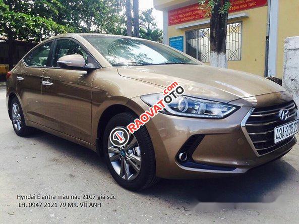 Cần bán xe Hyundai Elantra đời 2018, màu nâu số tự động-0