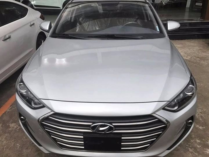 Cần bán xe Hyundai Elantra 2017, màu đỏ, nhập khẩu-4