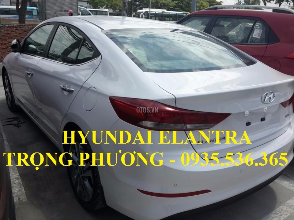 Bán Hyundai Elantra đời 2017, màu trắng, nhập khẩu-4