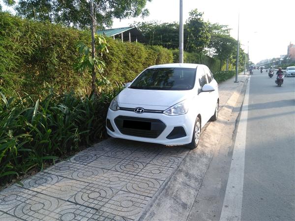 Cần bán lại xe Hyundai Grand i10 đời 2017, màu trắng-1