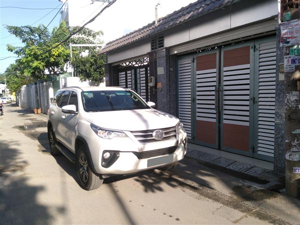 Bán Toyota Fortuner 2017, màu trắng, nhập khẩu chính hãng-2