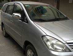 Bán xe Toyota Innova 2010, màu bạc-0