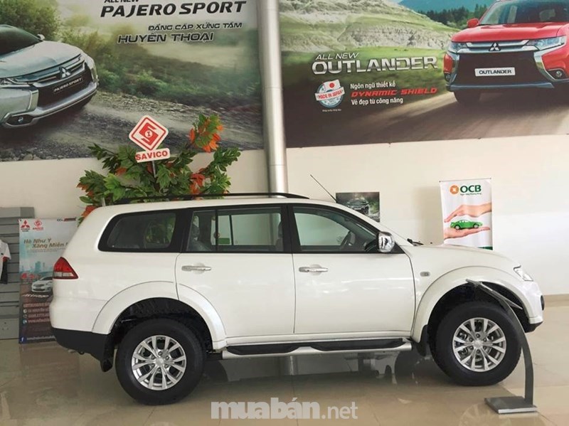 Bán Mitsubishi Pajero Sport đời 2017, màu trắng, nhập khẩu-0