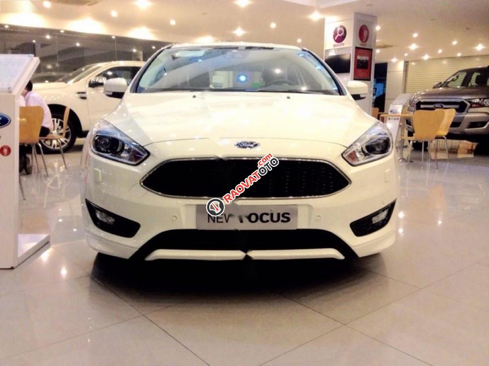 Bán xe Ford Focus Sport 1.5L đời 2017, màu trắng, 745tr-0