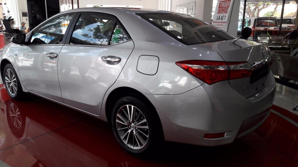 Bán xe Toyota Corolla altis 1.8V đời 2017, màu bạc, xe nhập-7