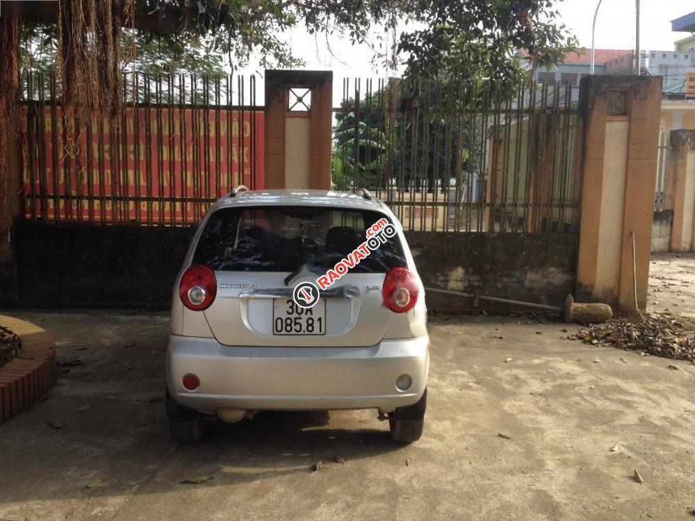 Cần bán gấp Chevrolet Spark 2010, màu bạc-4