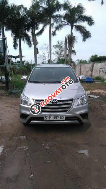 Bán Toyota Innova năm 2015, màu bạc, giá 500tr-3