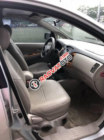 Bán Toyota Innova G đời 2011, màu bạc-3