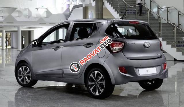 Bán Hyundai Grand i10 sản xuất 2017, màu bạc-1