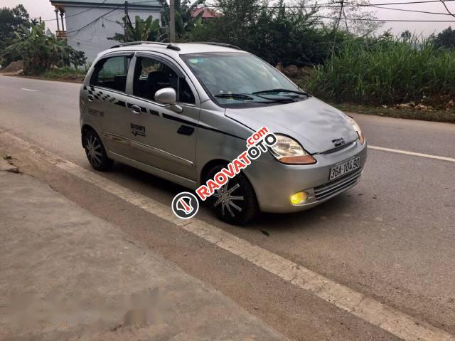 Bán lại xe Chevrolet Spark đời 2010, màu bạc-0