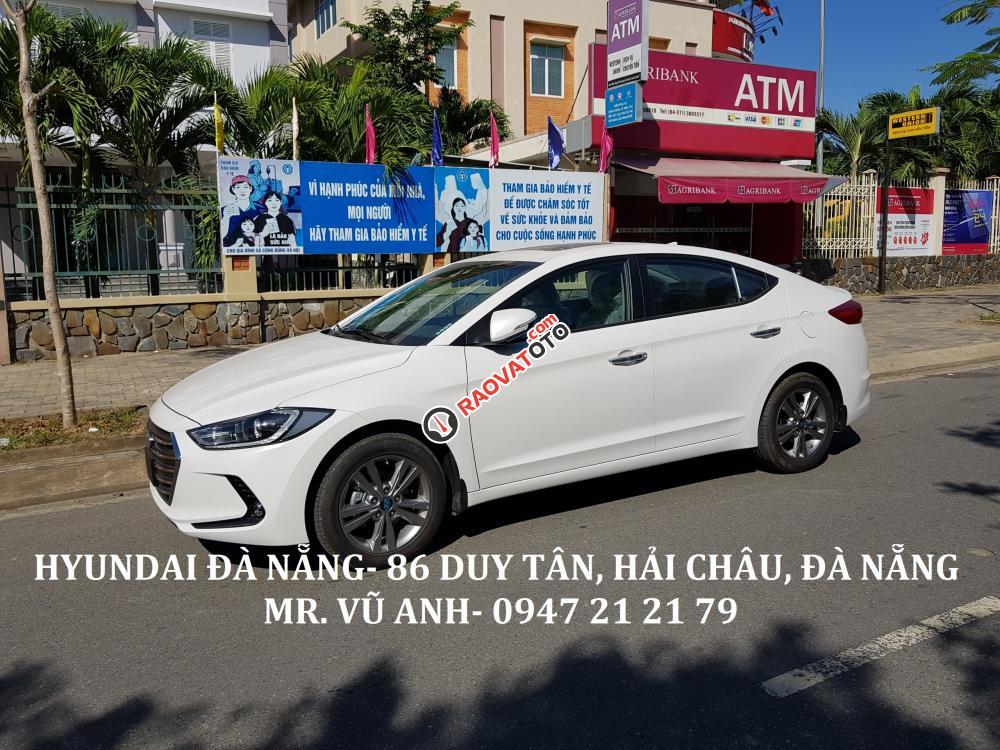 Xe Hyundai Elantra, màu trắng - Đà Nẵng, giảm  giá 80 triệu, chỉ còn 549 triệu, Lh: 0941 295 79-4