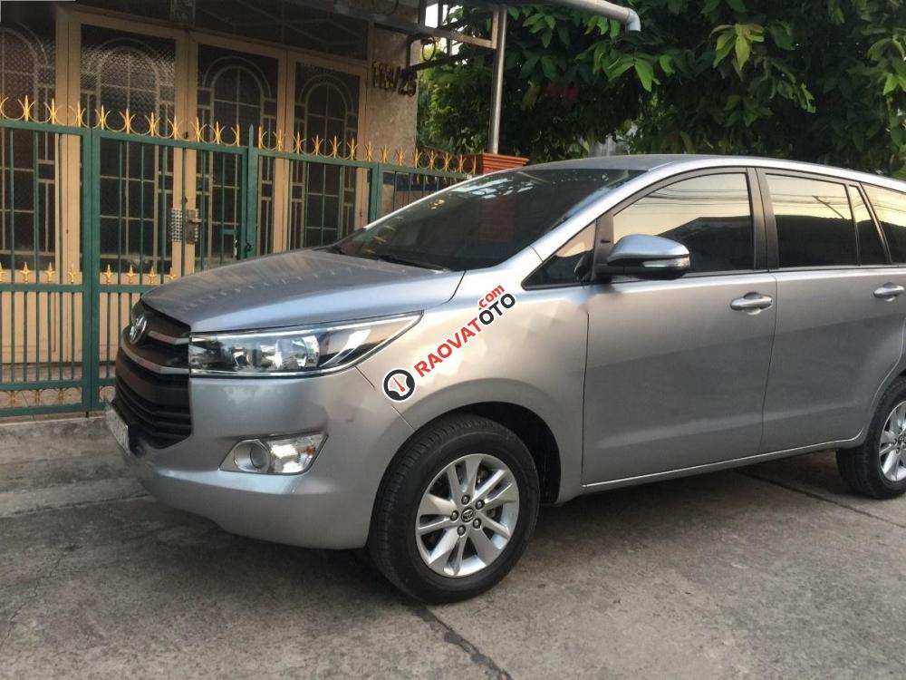 Bán ô tô Toyota Innova E đời 2016, màu bạc, 679tr-1