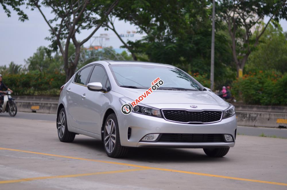 Bán ô tô Kia Cerato đời 2017, màu bạc, giá chỉ 589 triệu-2