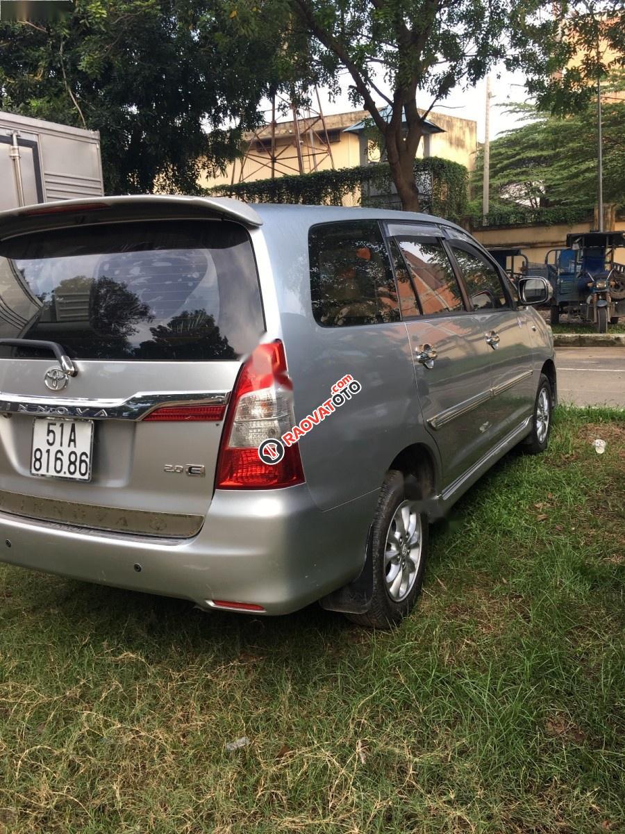 Bán Toyota Innova 2.0E năm 2014, màu bạc chính chủ, 575tr-0