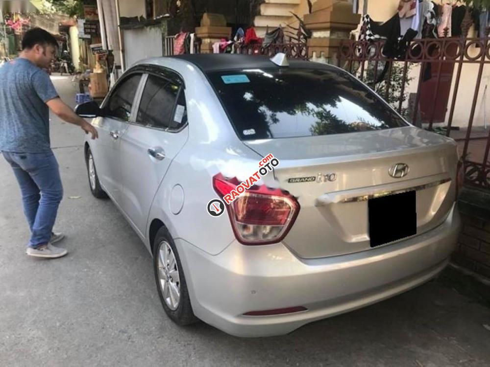 Cần bán lại xe Hyundai Grand i10 1.2 MT 2017, màu bạc-3