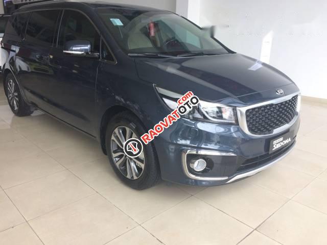 Cần bán Kia Sedona đời 2017, màu xanh-3