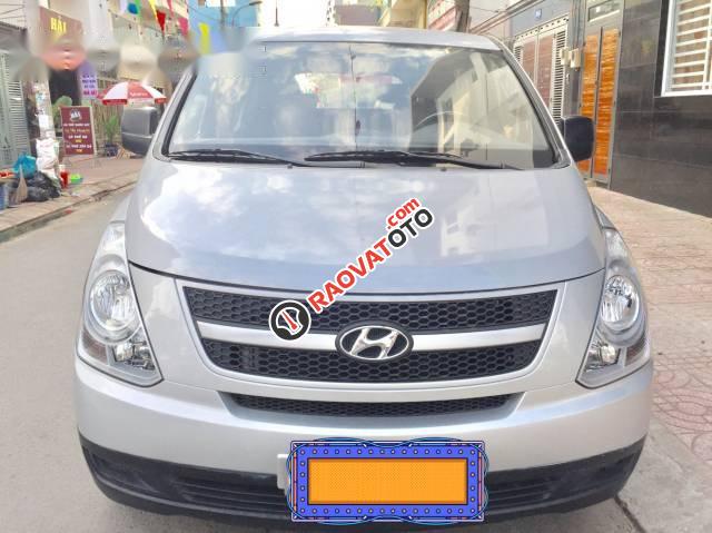 Bán xe Hyundai Grand Starex đời 2008, màu bạc còn mới-0