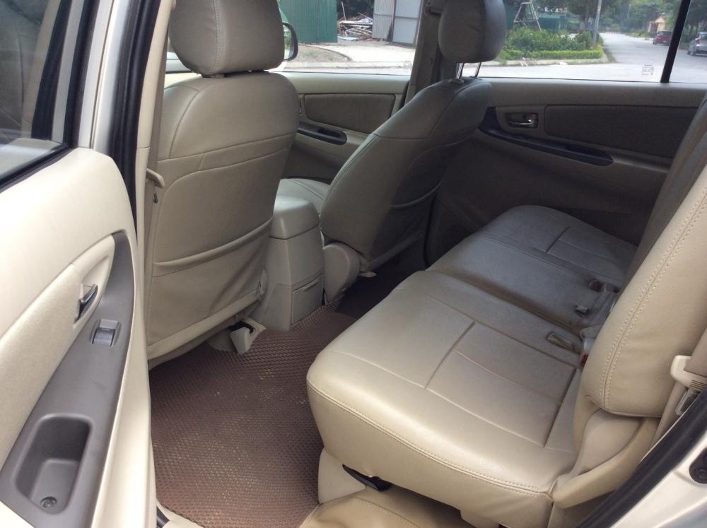 Bán Toyota Innova E 2014, màu bạc, nhập khẩu chính hãng-9