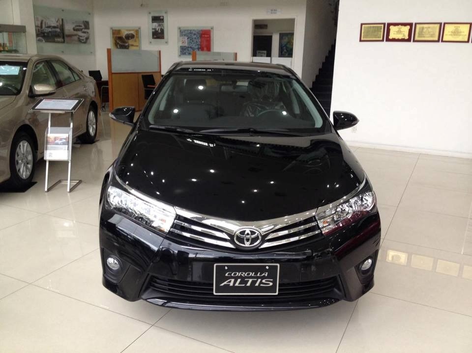 Bán Toyota Corolla altis đời 2017, màu đen, nhập khẩu-1