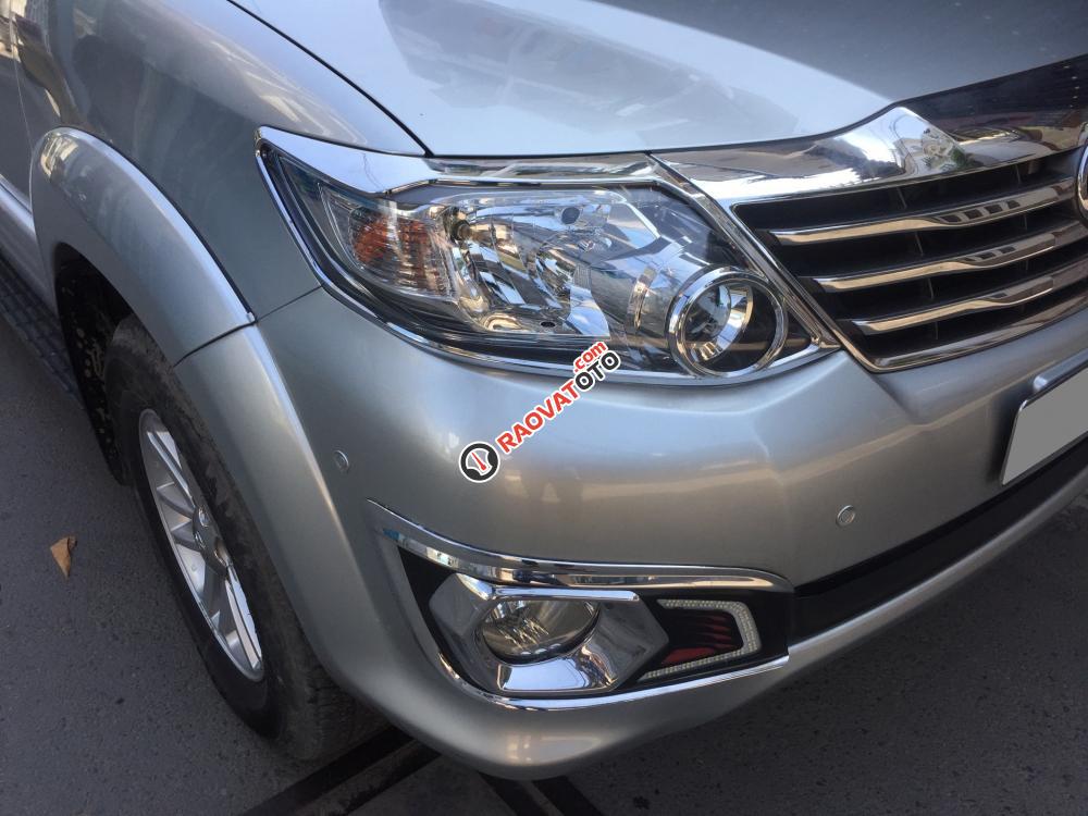 Bán xe Toyota Fortuner 2015, tự động, xám bạc xe một chủ trùm mền-4