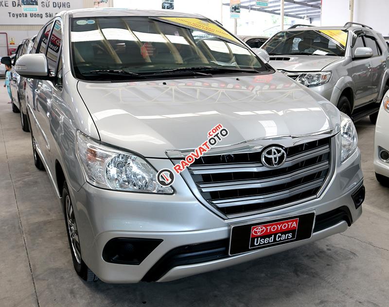 Cần bán xe Toyota Innova 2.0E đời 2016, màu bạc số sàn-0