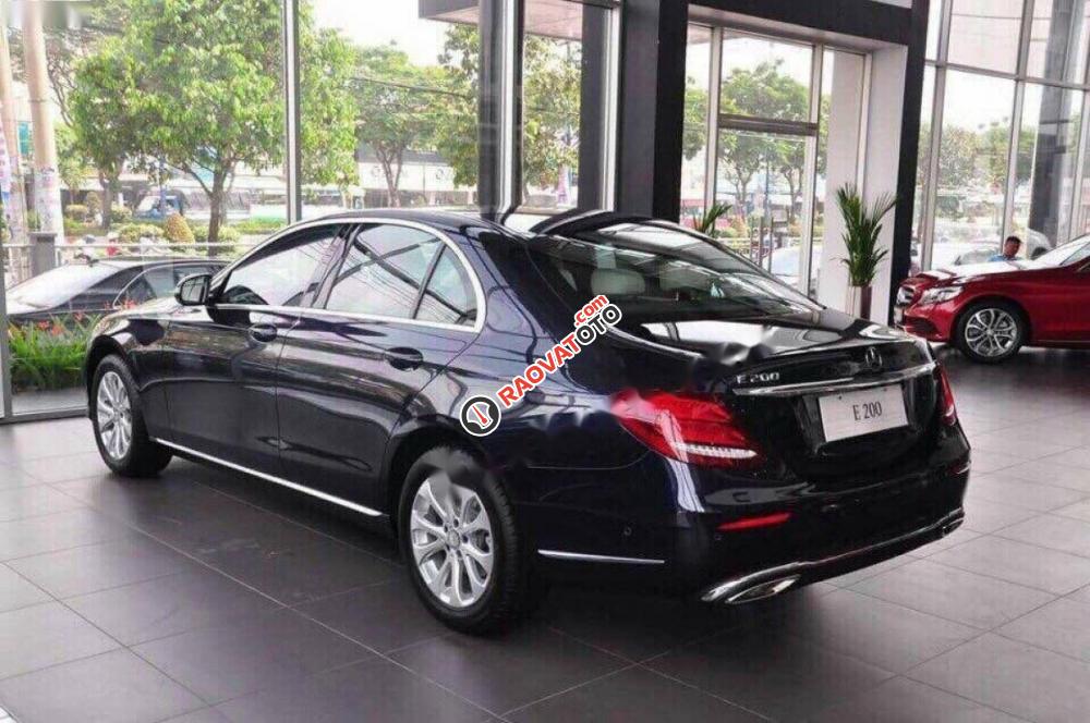 Cần bán xe Mercedes E200 đời 2017, màu xanh lam-1