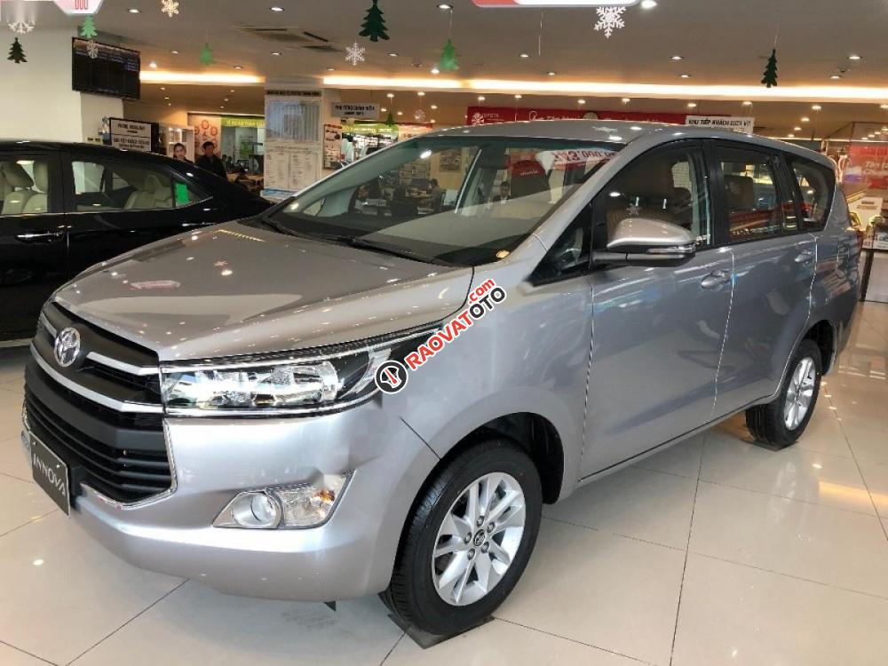 Bán ô tô Toyota Innova 2017, màu bạc-3