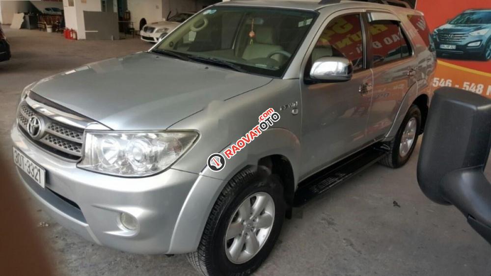 Bán xe Toyota Fortuner V 4x4 AT đời 2009, màu bạc xe gia đình-8