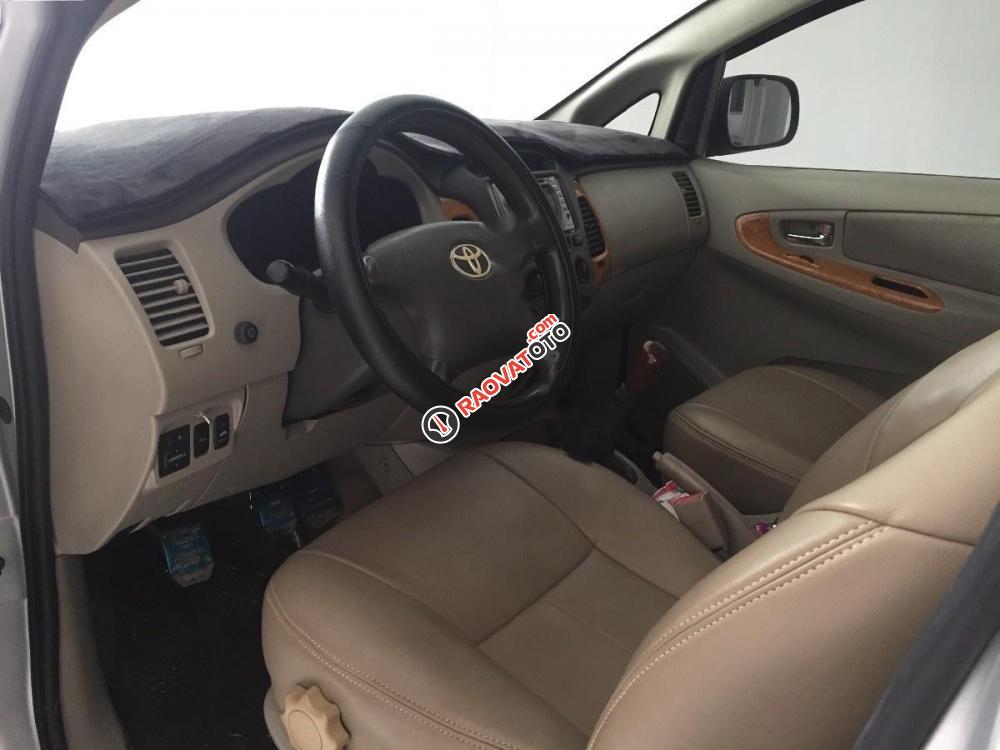 Cần bán Toyota Innova đời 2010, màu bạc, 410tr-9