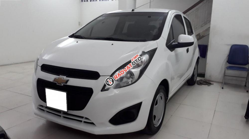 Cần bán gấp Chevrolet Spark đời 2015, màu trắng chính chủ-0