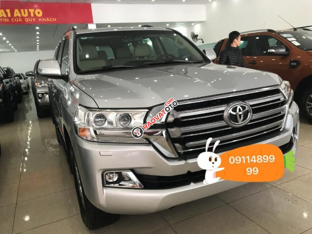 Bán xe Toyota Land Cruiser 4.6 V8 đời 2016, màu bạc, nhập khẩu nguyên chiếc-0