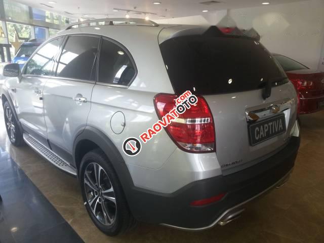 Cần bán xe Chevrolet Captiva 2017, màu bạc, giá chỉ 879 triệu-3