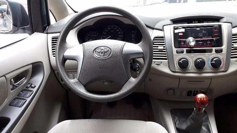 Cần bán xe Toyota Innova đời 2014, xe nhập-8