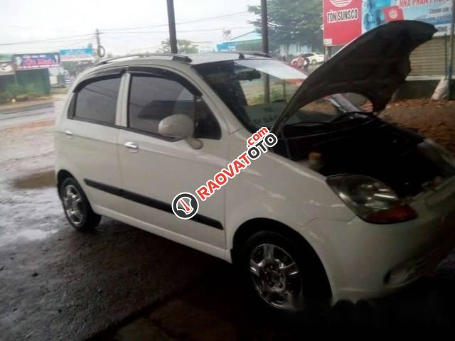 Bán gấp Chevrolet Spark đời 2010, màu trắng-5