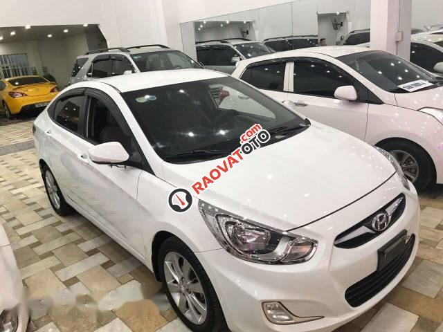 Bán xe Hyundai Accent đời 2012, màu trắng xe gia đình-0