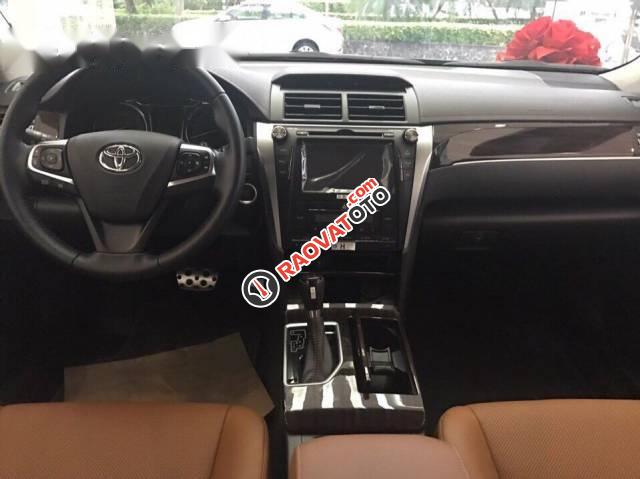 Cần bán Toyota Camry 2.5 Q đời 2017, màu đen, giá tốt-4