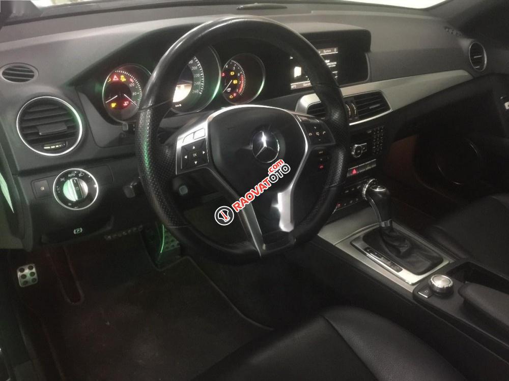 Bán gấp Mercedes C300 AMG đời 2011, màu đen-3