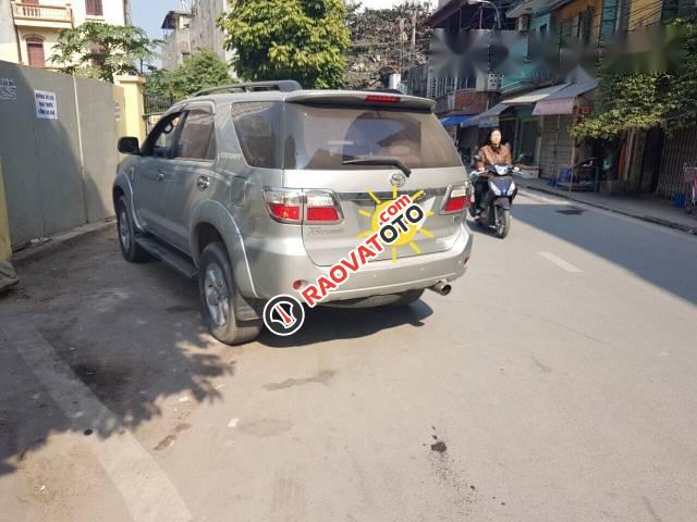 Bán ô tô Toyota Fortuner G đời 2011, màu bạc -0