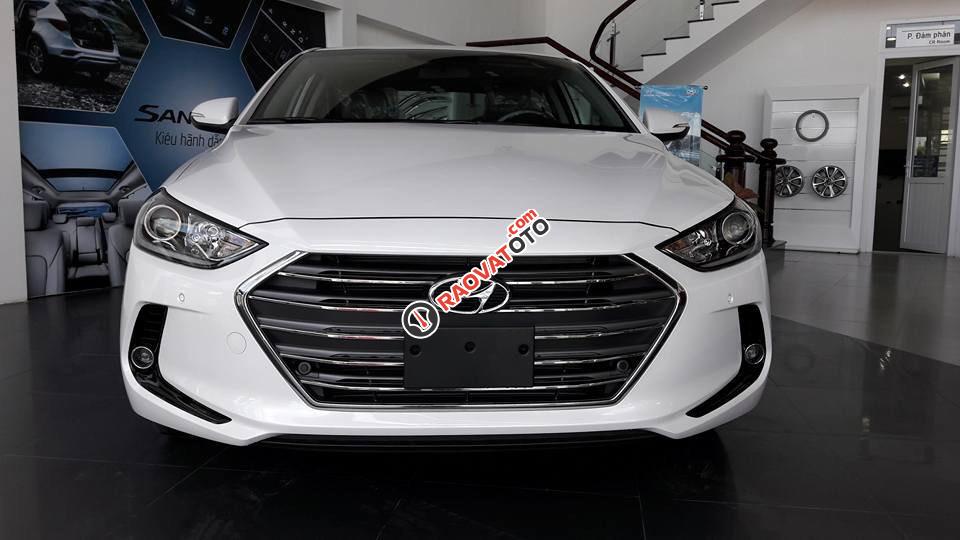 Giá xe Elantra 1.6, màu trắng, xe mới 100%. Cam kết giá tốt nhất. LH Hương: 0902.608.293-15