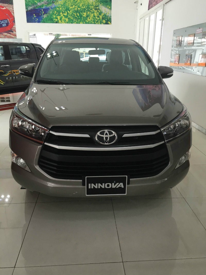 Bán Toyota Innova năm 2017, màu trắng, xe nhập-9