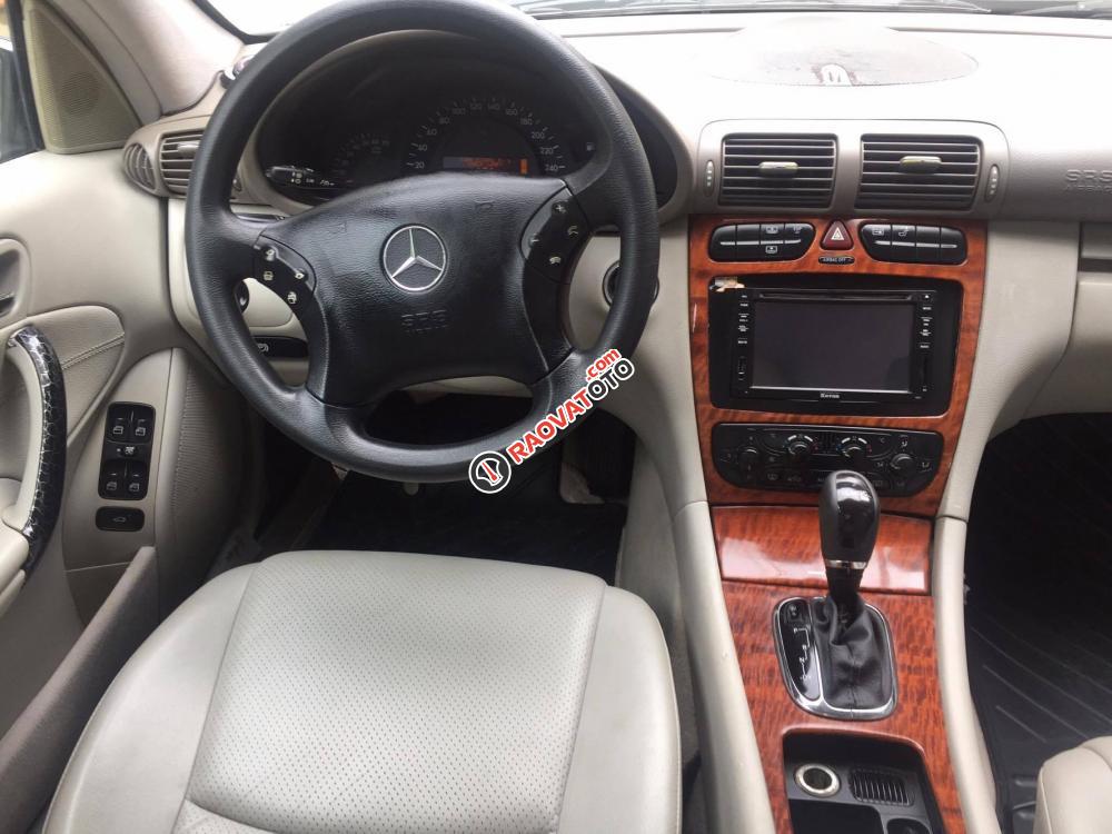 Bán xe Mercedes đời 2004, màu đen số tự động-4