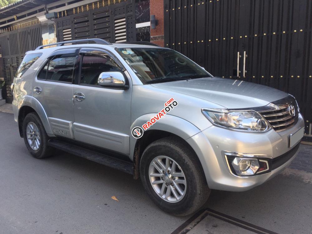 Bán xe Toyota Fortuner 2015, tự động, xám bạc xe một chủ trùm mền-1