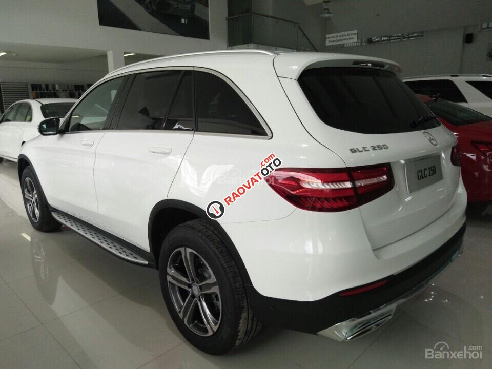 Bán xe Mercedes GLC 250 đời 2017 đủ màu, xe giao ngay nhiều quà tặng-3